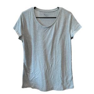 gray scoop neck t-shirt